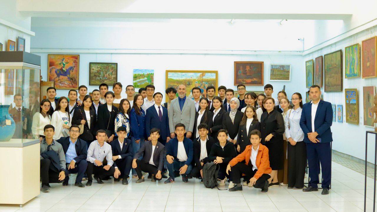 The Al-Khwarizmi University team at the Uzbekistan Museum of Modern Art
