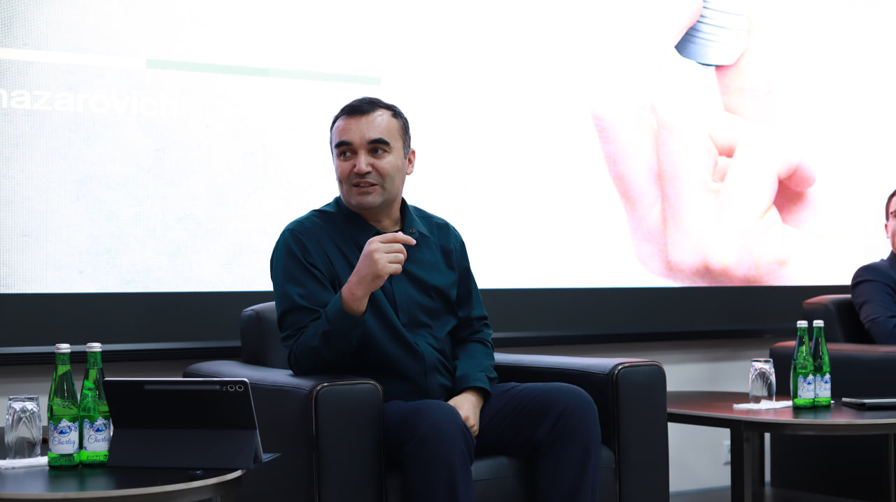 A significant and inspiring meeting titled “The Path to Success in Artificial Intelligence and IT” was held at Al-Khwarizmi University.